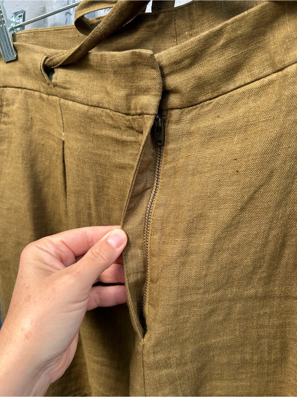 Massimo Dutti Linen shorts, size 10 - Picture 6 of 11